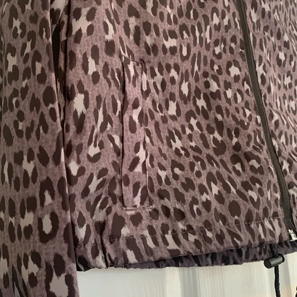 NWT Gray leopard wind breaker - Picture 4 of 6